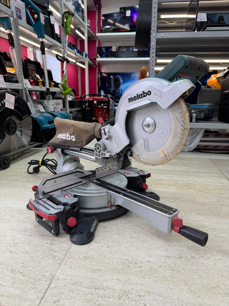 Торцовочная пила Metabo KGS 216M