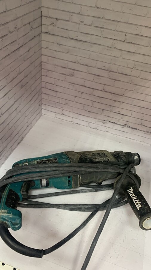 Перфоратор Makita HR 2470