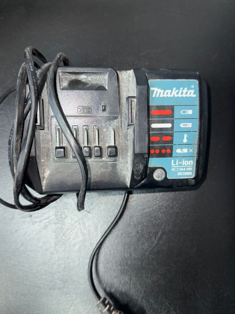 Зарядное устройство Makita